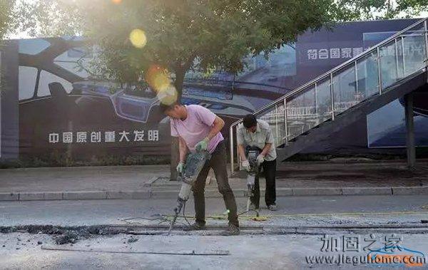 巴鐵慘遭拆除,現(xiàn)在要做的是路面加固補強？