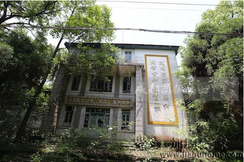 成都一廢棄醫(yī)院需要加固維修，探險(xiǎn)者前往探秘極度危險(xiǎn)。