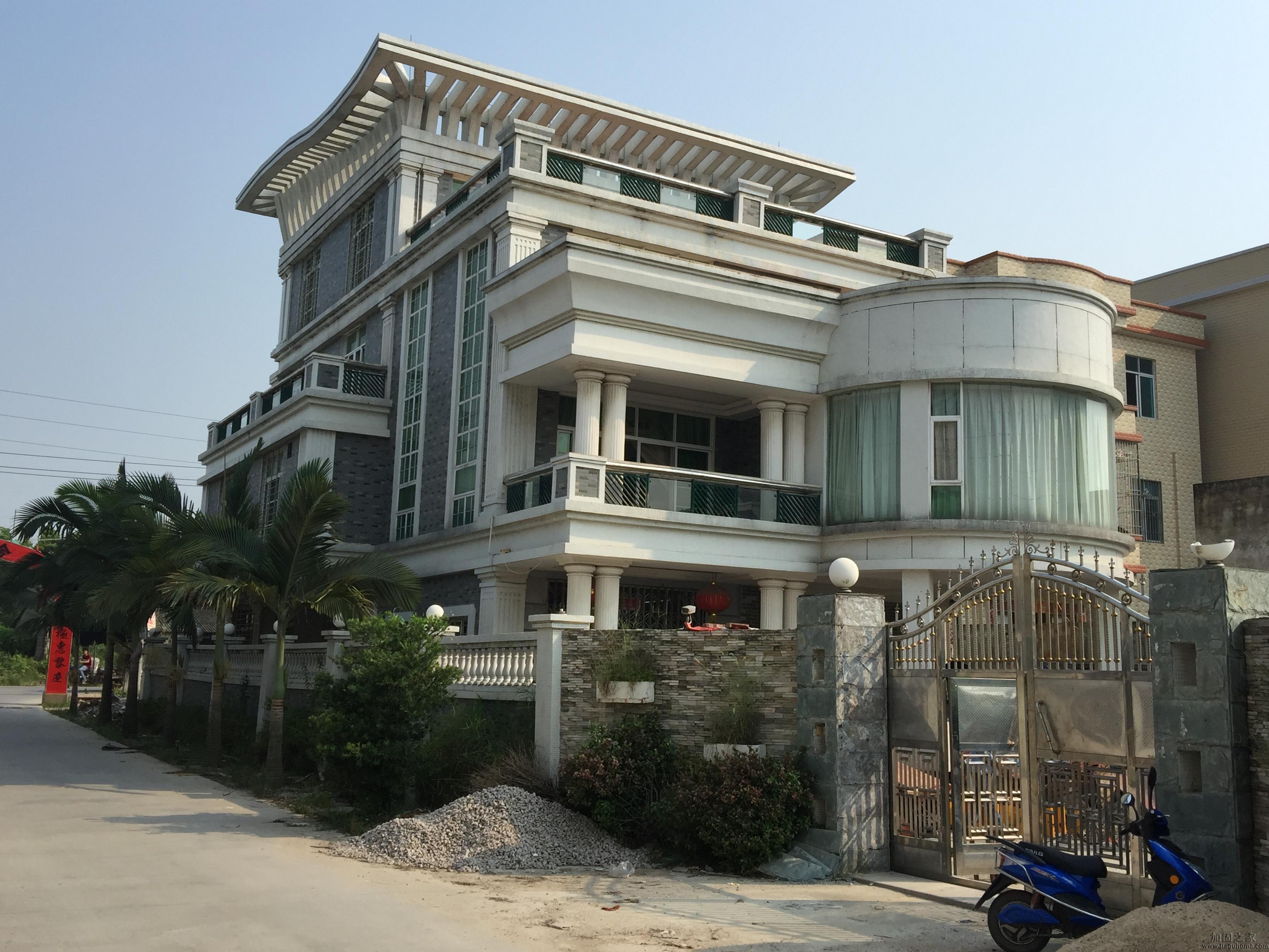 該別墅位于潮州楓溪鎮(zhèn)，地基深度達(dá)50多米，總加固費(fèi)用達(dá)60萬(wàn)，加固費(fèi)用等同原房屋造價(jià)