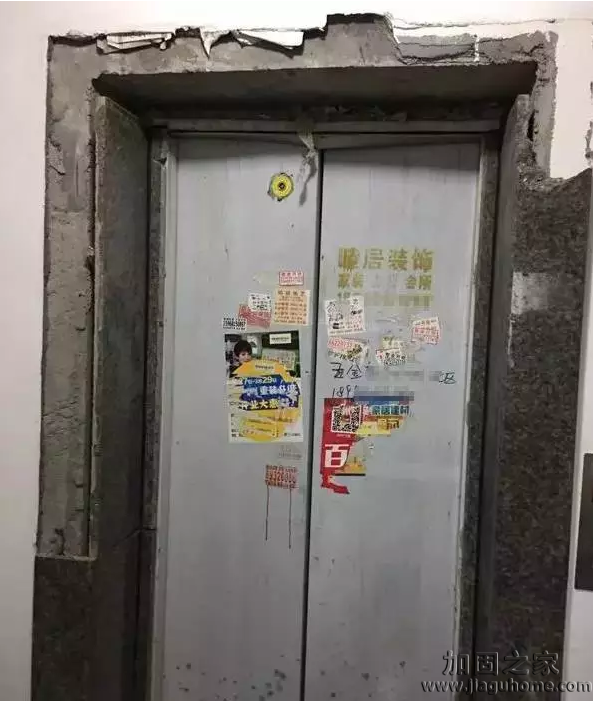 大媽用杯子擋電梯致電梯爆炸，電梯應(yīng)如何加固？