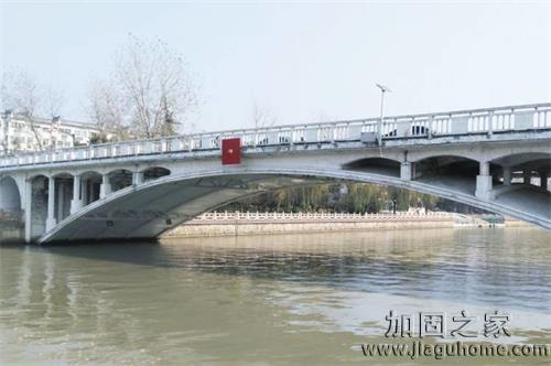 經(jīng)過(guò)多次維修加固的徐凝門橋“退役”，功成身退