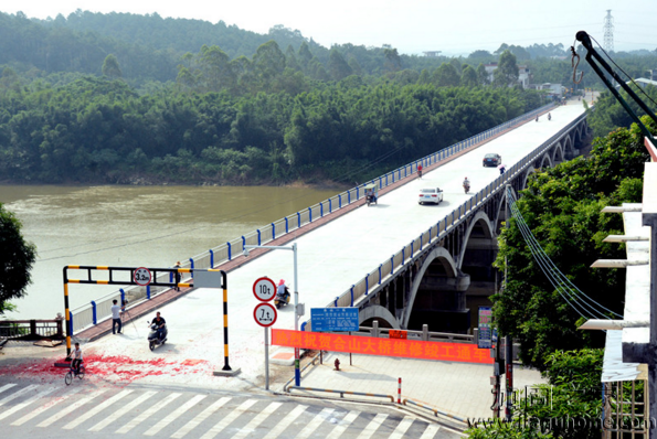 陽東區(qū)合山大橋加固修復(fù)工程完畢，已正式通車