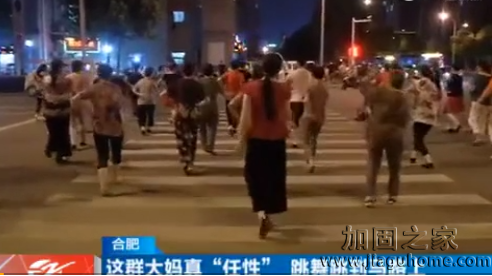 廣場舞大媽又占馬路，急需改造新舊建筑作為新“舞臺(tái)”