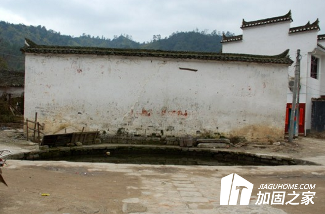 擋墻受流失沖刷發(fā)生傾斜，擋墻加固施工怎么做？