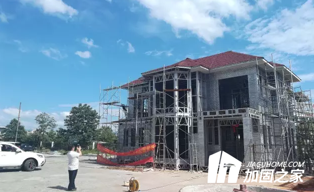 建筑模板師傅表示輕鋼別墅免拆模板要這樣裝！