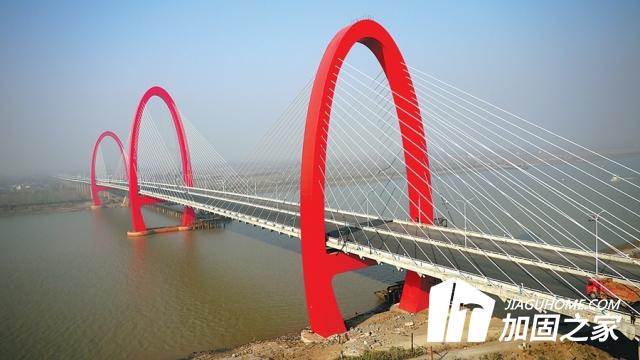長江大橋的改造加固現(xiàn)場畫面是怎樣的？
