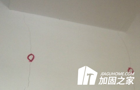 老房子的大梁有裂縫應(yīng)該怎么加固才好？