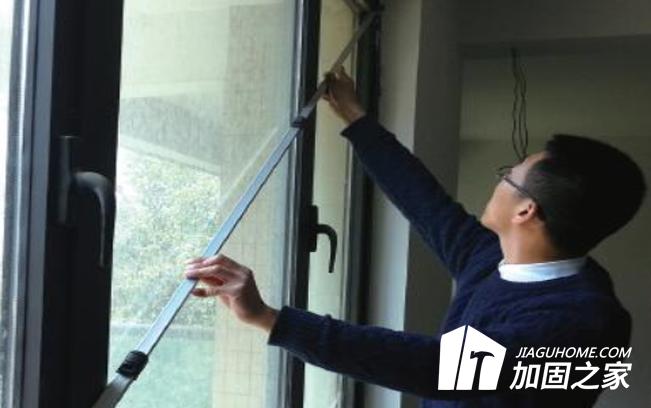 當房屋出現(xiàn)安全問題時，房屋安全責任人應該負哪些責任？