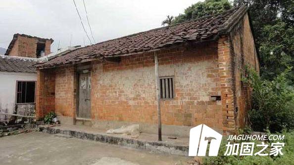 房屋安全鑒定公司一經(jīng)確認(rèn)的危險(xiǎn)房屋，房屋使用人該如何處理?