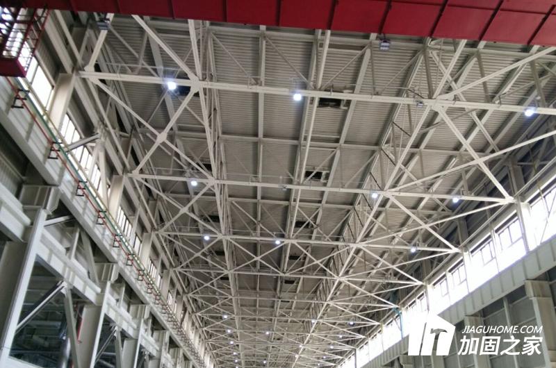 在卸荷和負荷下的鋼結(jié)構(gòu)加固