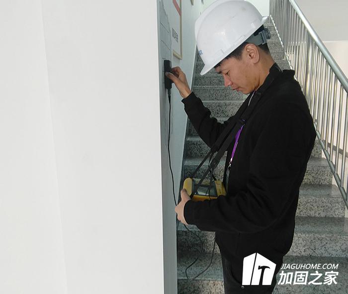 施工可能影響房屋安全，應(yīng)及時進(jìn)行檢測鑒定