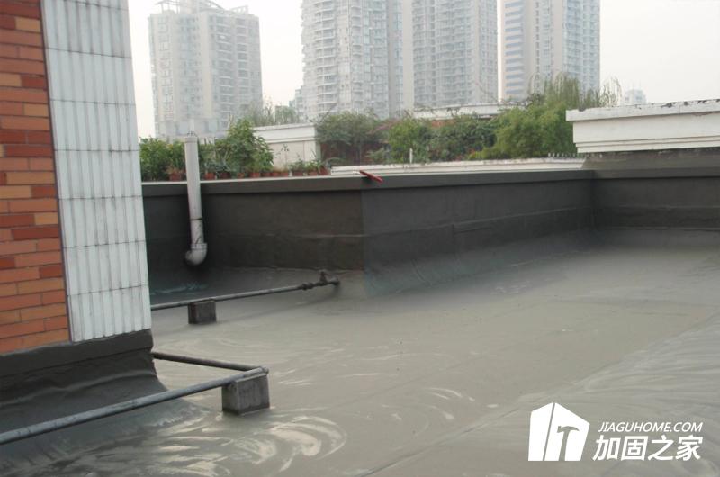 房屋樓頂出現(xiàn)漏水，怎么做好防水施工?